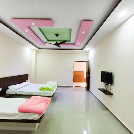 Hotel Plaza Inn Rajpipla 외부 사진
