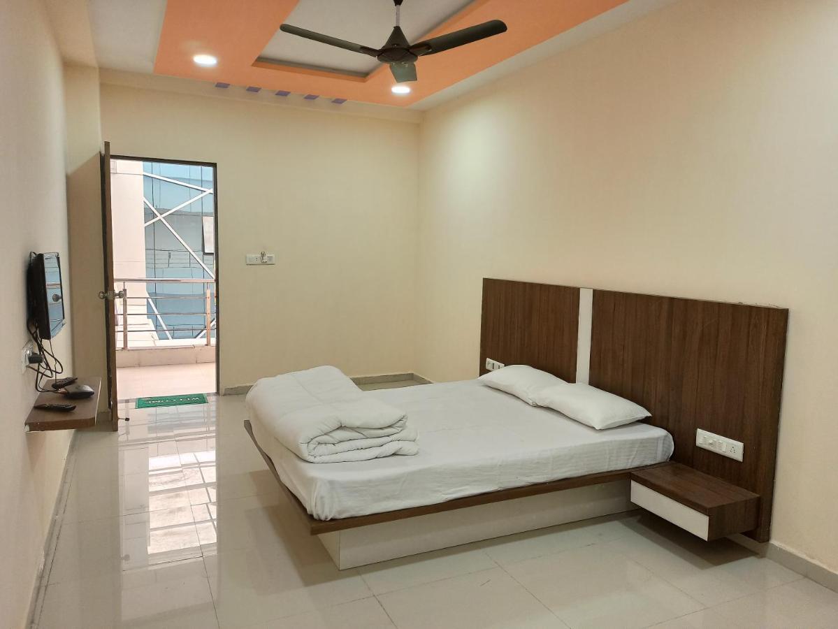 Hotel Plaza Inn Rajpipla 외부 사진
