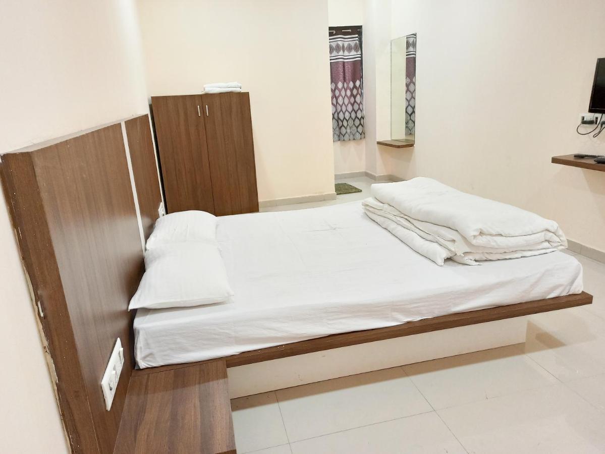 Hotel Plaza Inn Rajpipla 외부 사진