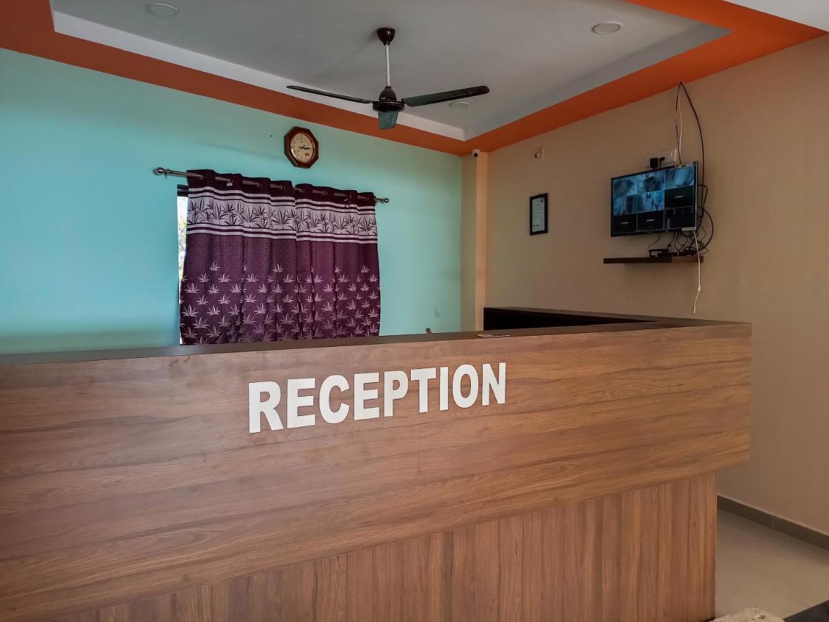 Hotel Plaza Inn Rajpipla 외부 사진
